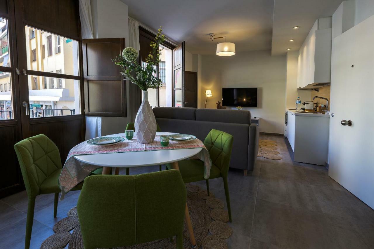 Apartamentos El Marques マラガ エクステリア 写真