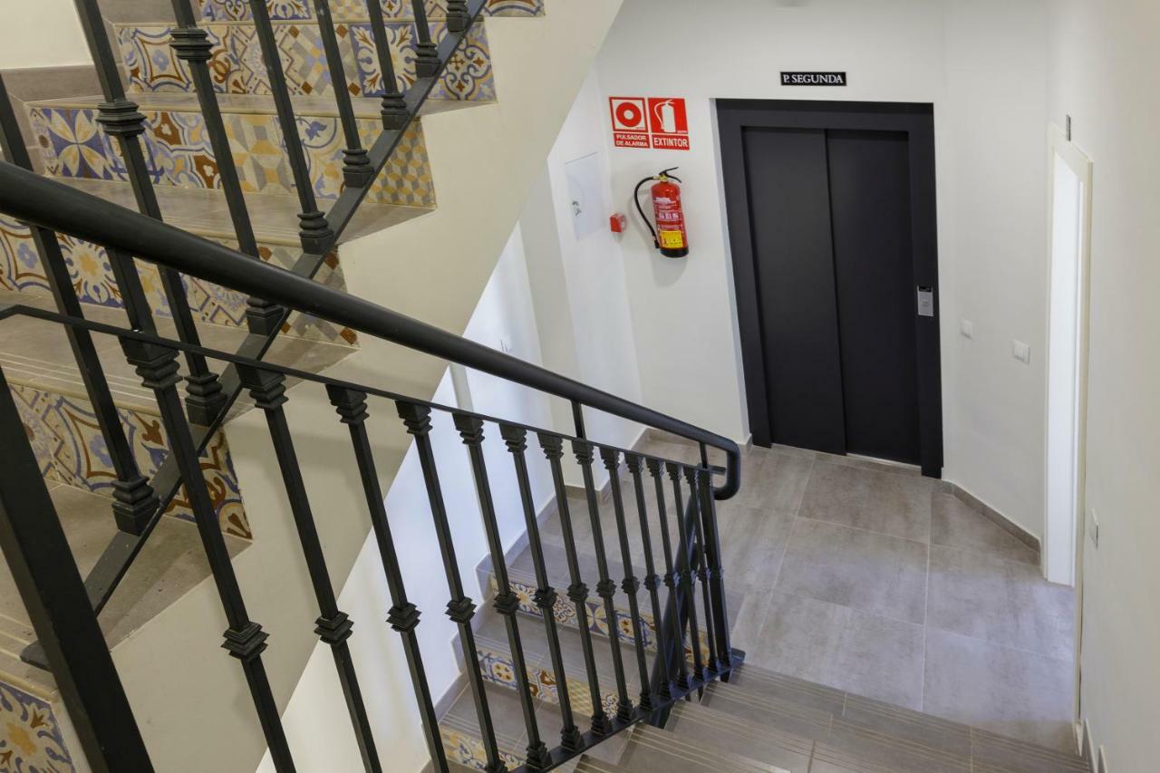 Apartamentos El Marques マラガ エクステリア 写真