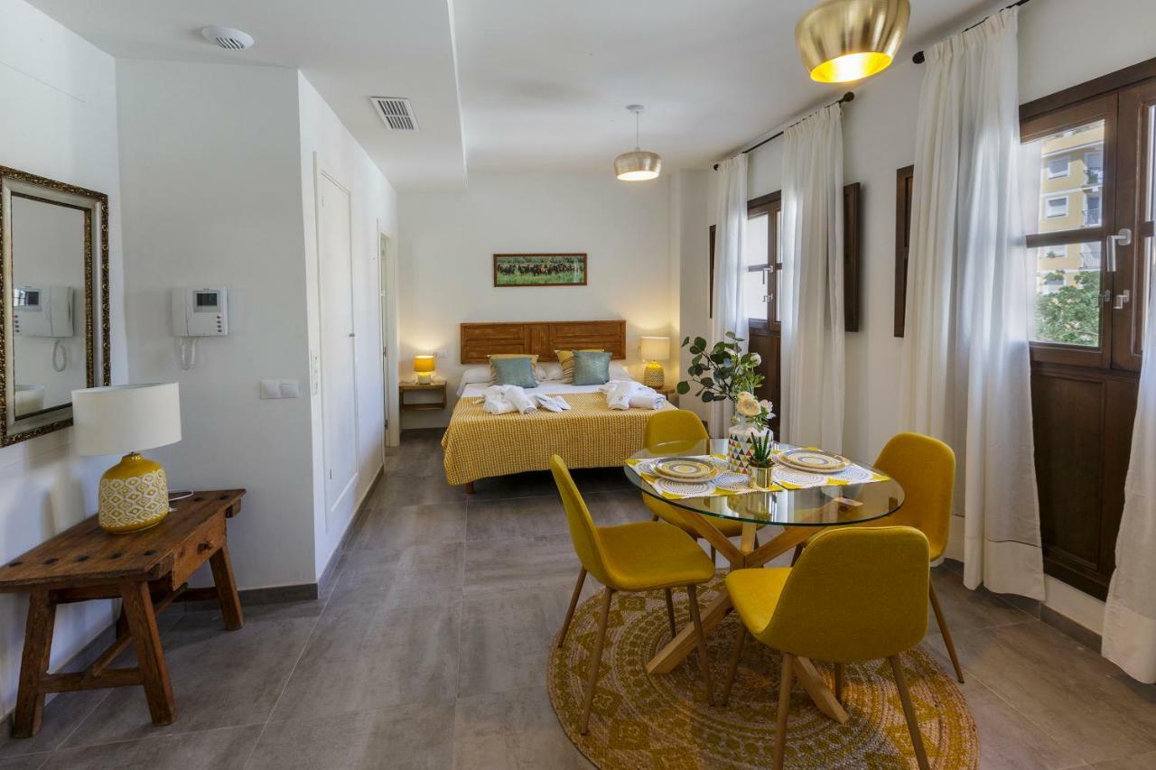 Apartamentos El Marques マラガ エクステリア 写真